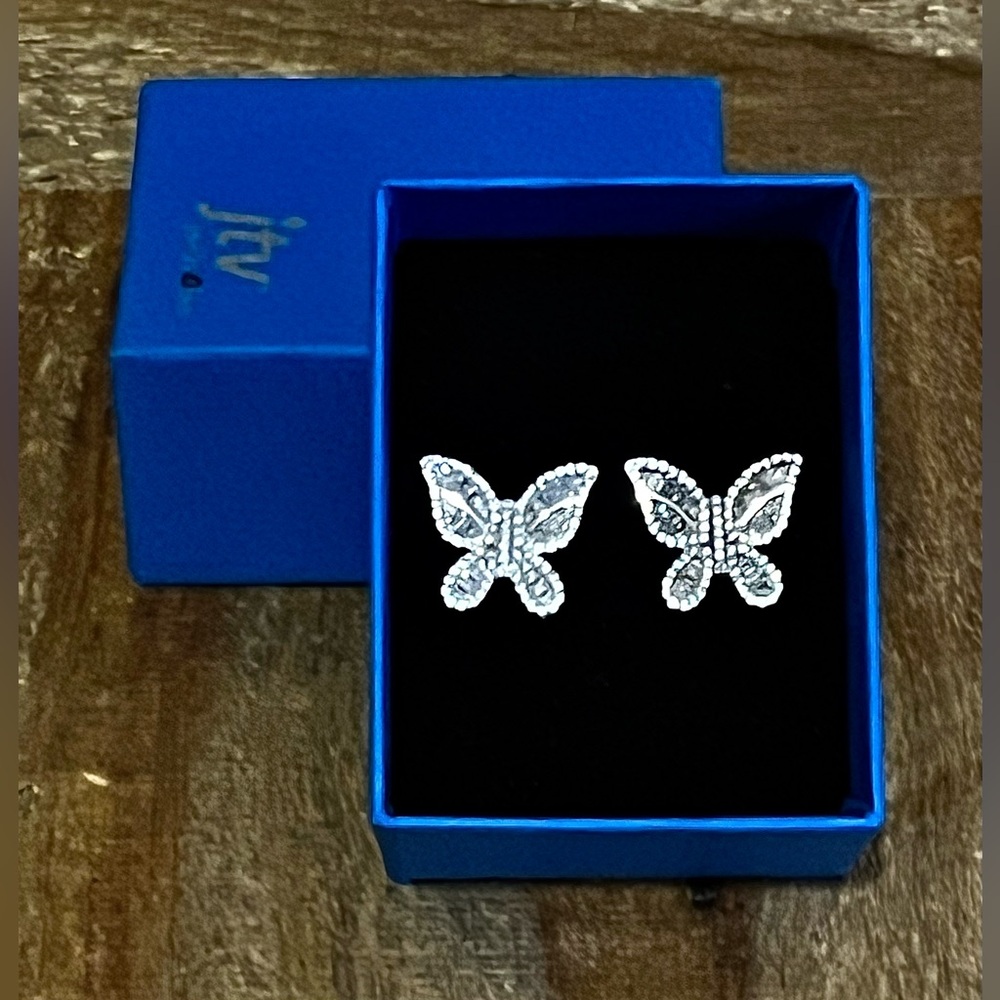 Elegant Silver Butterfly Earrings NWB Beautiful earring set